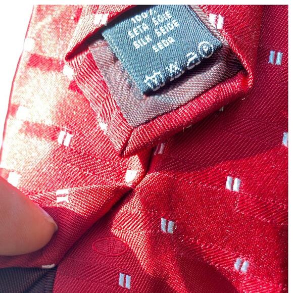VALENTINO 100% Silk Made in Italy Red Woven Tie Red  Speckles Rare Logo Print - Picture 7 of 7